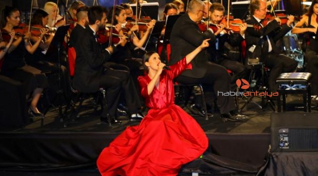 Side Antik Tiyatro'da Karsu Dönmez konseri