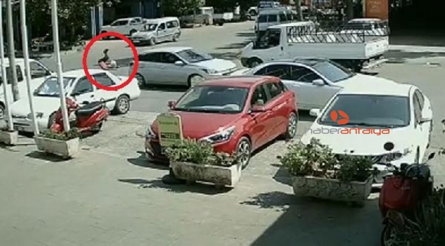 Uyuşturucu satıcısı arabadan atladı....