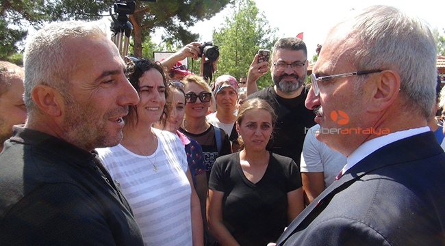  Vali Karaloğlu, müdürlerini geri isteyen öğrenci velilerini dinledi