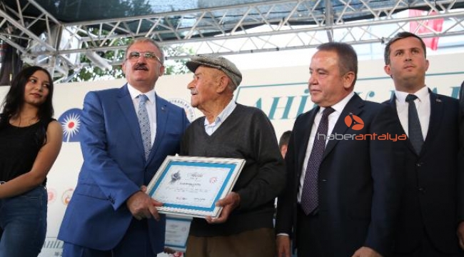 Vali Karaloğlu'ndan esnafa: Sızlanmak, şikayet etmek turist getirmez