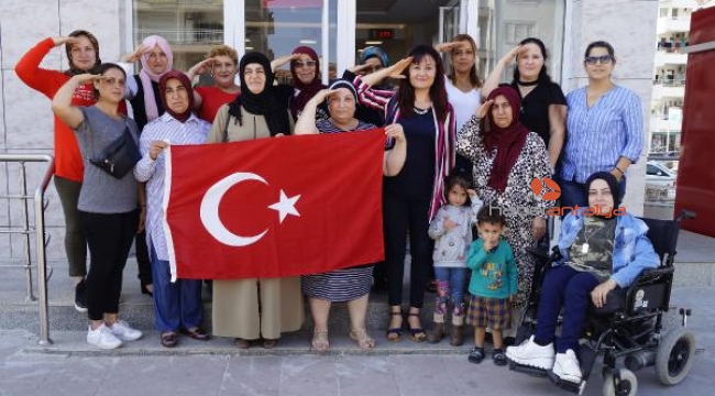 AK Parti Finike Kadın Kollarından Mehmetçik Vakfı'na bağış