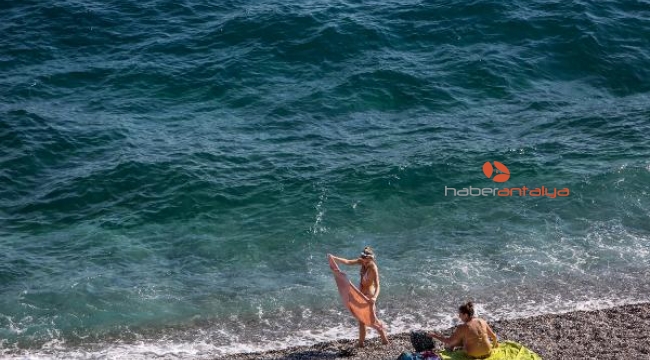 Antalya'da, ekimde deniz keyfi