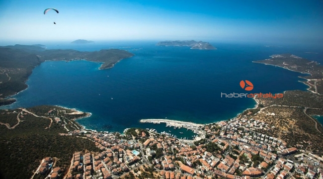 Asyalı turistler Kaş'ı keşfetti