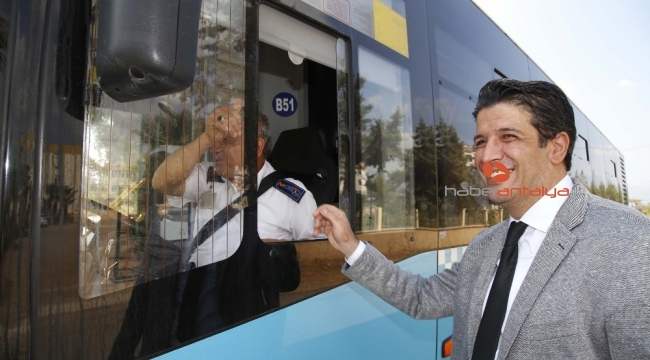 Başkan Genç, yaya geçidi nöbetinde