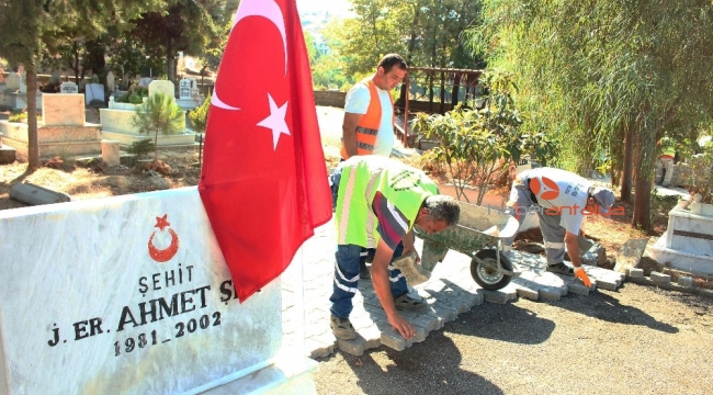 Büyükşehir'den şehit mezarına bakım ve yol çalışması