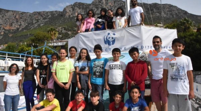 Çevreci Blue Panda yatı Kaş'a geldi