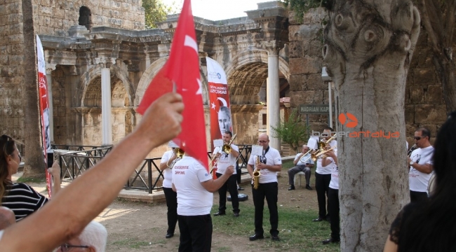 Cumhuriyet Bandosu'ndan coşkulu konserler