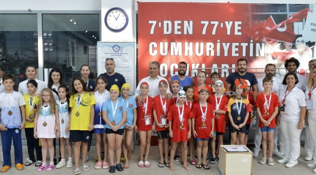 cumhuriyet kupası yüzme şenliği finali yapıldı