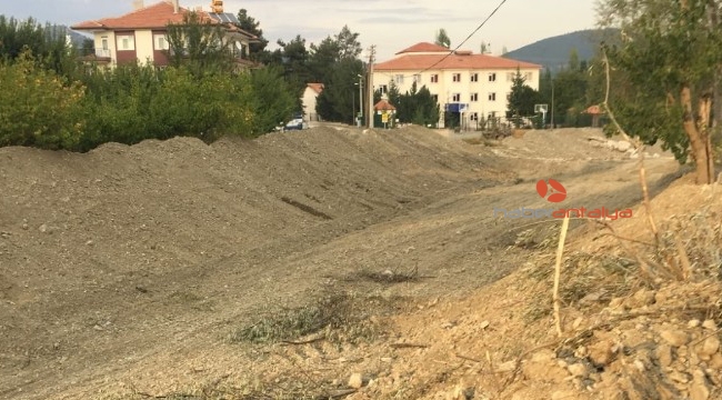 Dereköy'de dere ıslah çalışması başladı