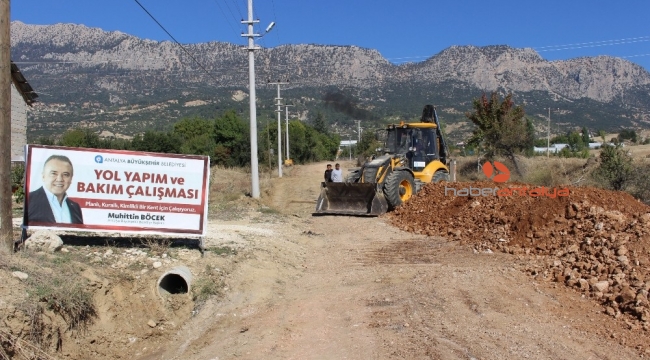 Elmalı'da yollar yenileniyor