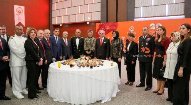 En kalabalık resepsiyon