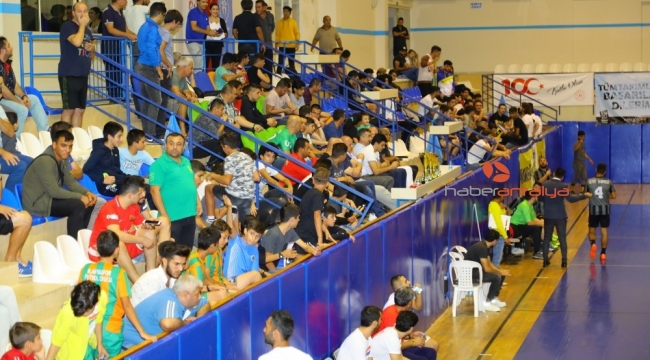 Futsal Turnuvasında şampiyon Manavgat 07 Spor oldu