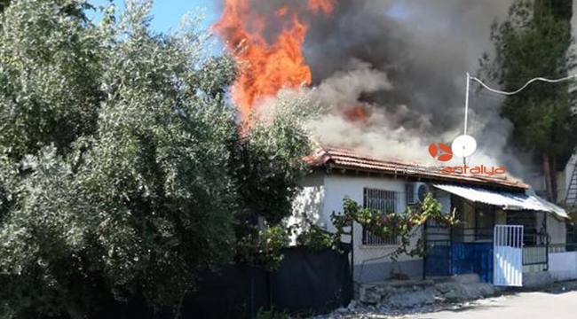 Gecekondu yandı, 4 kişilik aile sokakta kaldı