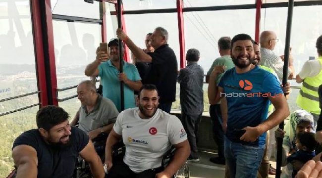 Hasta ve hasta yakınları teleferikte eğlendi