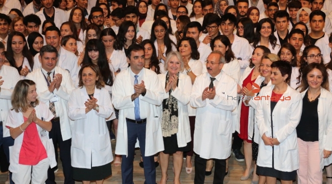 Hekim Adayları beyaz önlüklerini giydi
