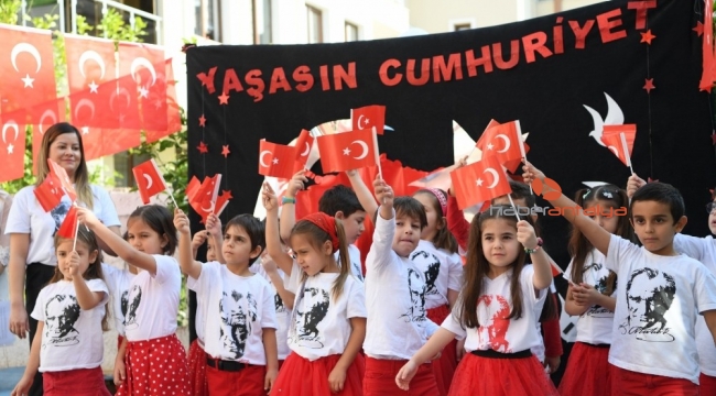Konyaaltı Belediyesi kreşlerinde 'Cumhuriyet' coşkusu