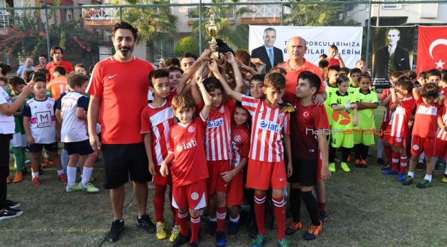Konyaaltı Belediyesi'nden "Cumhuriyet" turnuvası