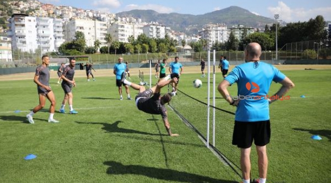 Lider Alanyaspor'un teknik direktörü Erol Bulut: Zor bir sürece girdik