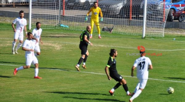 Manavgat Belediyespor liderliği bırakmadı