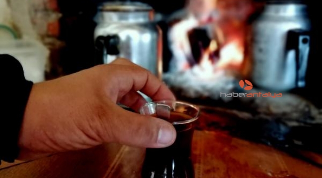 Odun ateşi ve kaynak suyuyla pişen çayın tadına doyulmuyor