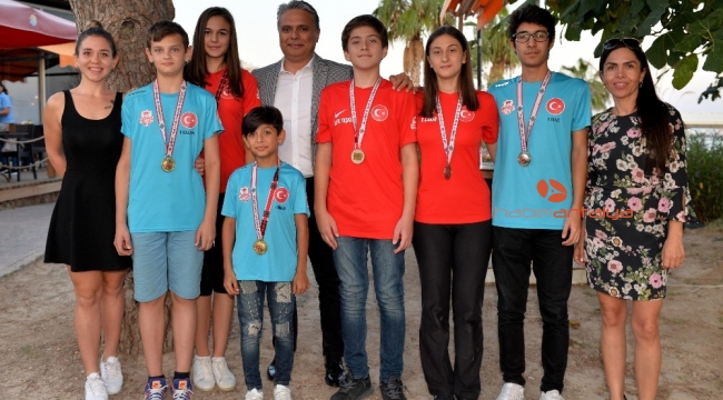 Şampiyonlar Başkan Uysal'la bir araya geldi