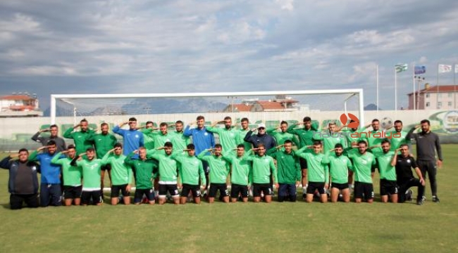Serik Belediyespor'dan Mehmetçiğe selam