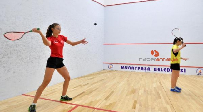 Squash'ta 3 Türkiye şampiyonluğu