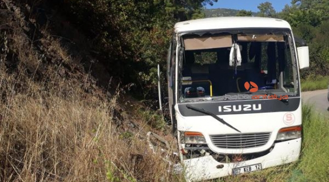 Tur midibüsü devrildi: 3'ü turist 4 yaralı