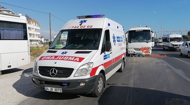 Tur midibüsü tur otobüsüne arkadan çarptı : 6 yaralı