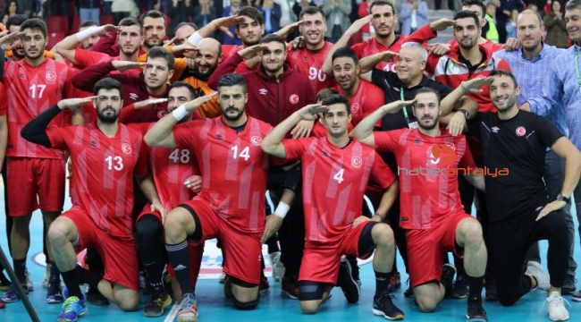 Asker selamı verdiği için takımından kovulan hentbolcuya Antalyaspor sahip çıktı