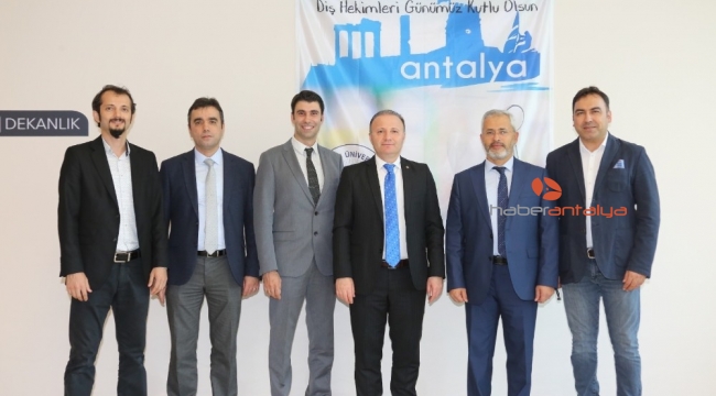 AÜ'de diş hekimleri günü kutlandı