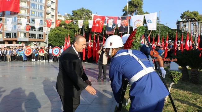 Bakan Çavuşoğlu, Antalya'da Atatürk'ü anma törenine katıldı