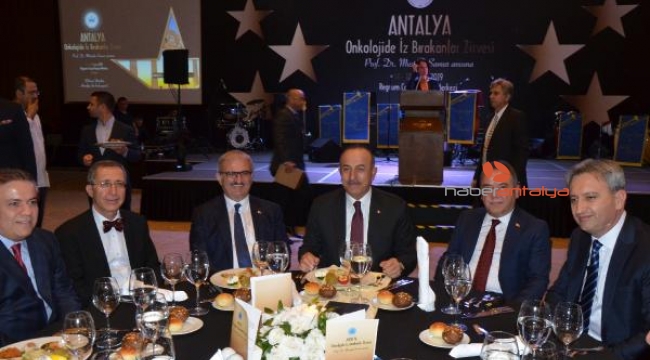 Bakan Çavuşoğlu: 'ANNEMİ KANSERDEN KAYBETTİM'