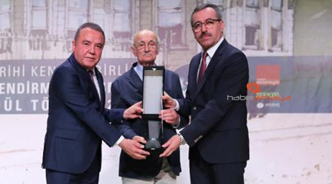 Başkan Böcek 'Büyük Ödül'ü aldı