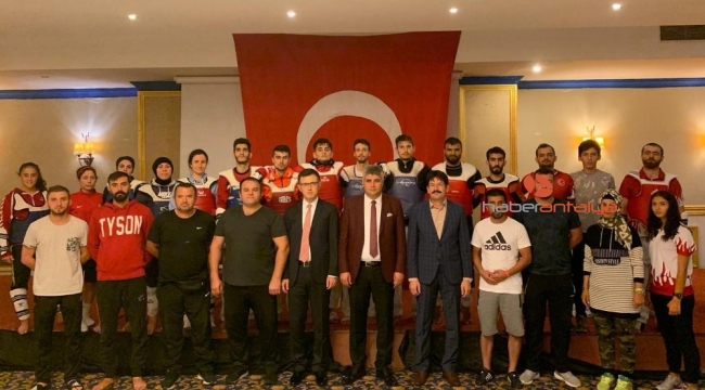 Başsavcı Yılmaz'dan işitme engelli milli tekvandoculara ziyaret