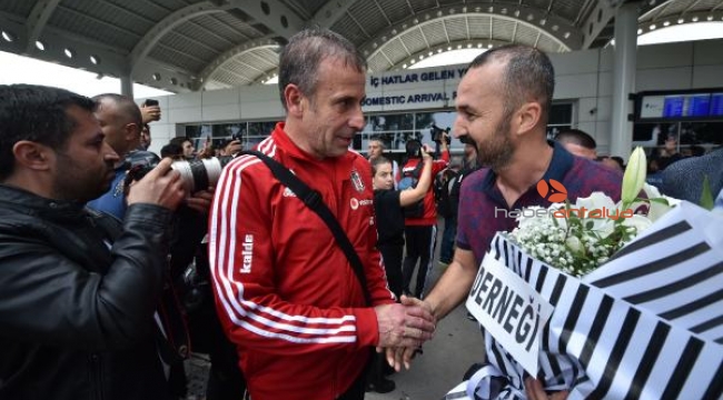 Beşiktaş kafilesi çiçeklerle karşılandı