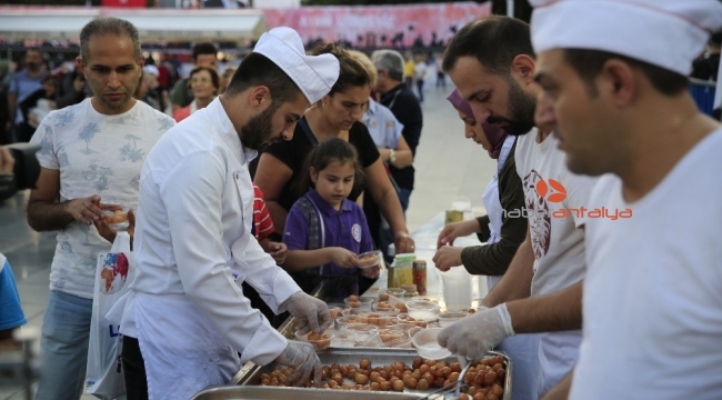 Büyükşehir Mevlit Kandilinde 10 bin kişilik lokma döktürdü