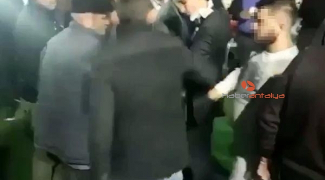 Düğünde damadın cebinden böyle para çaldı