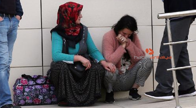 Elinden tuttuğu oğlu otomobil çarpmasıyla öldü