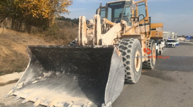 İş makinesinin üzerinden geçtiği kadın  öldü