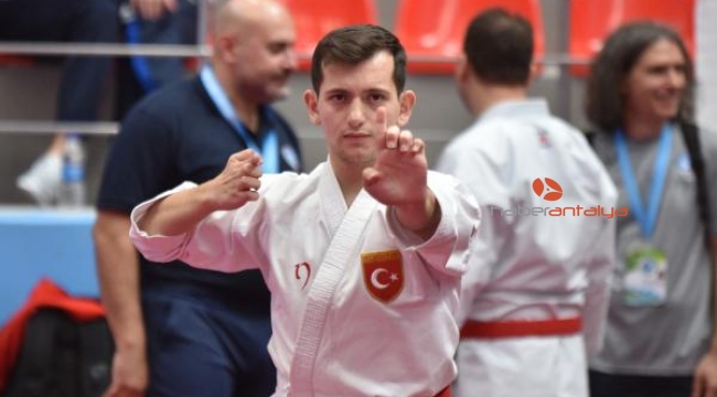 İşitme engelli karateciler tatamiye çıktı