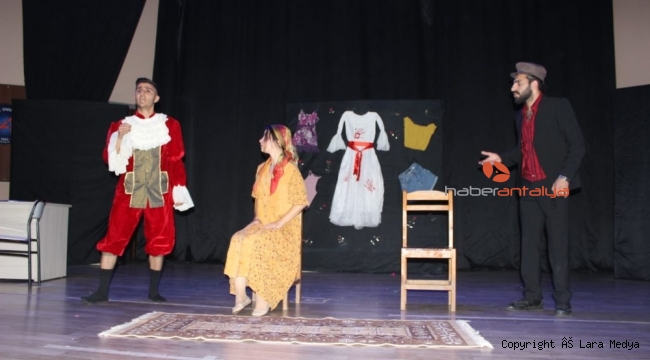 Kadına şiddete tiyatro ile "hayır" dediler