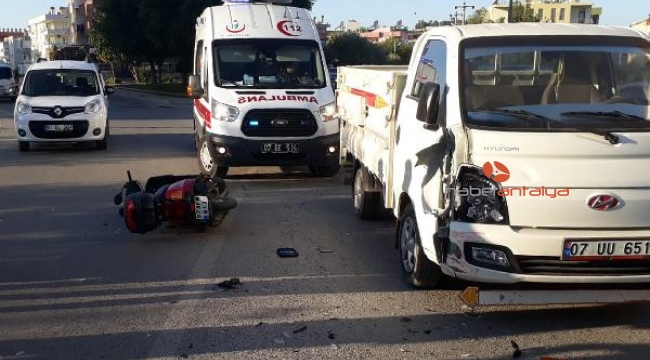 Kamyonetle motosiklet çarpıştı: 1 yaralı