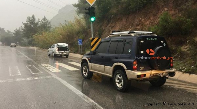 Kemer'de zincirleme kaza: 3 yaralı