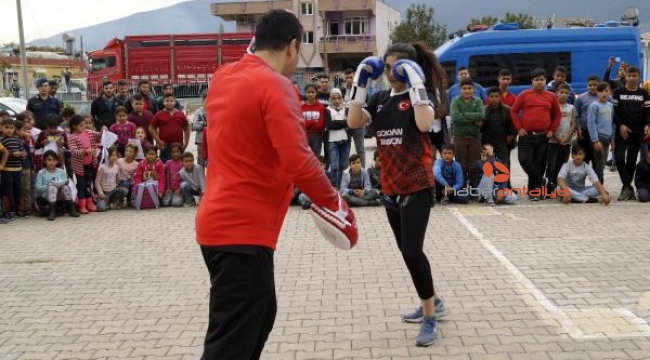 Milli sporculardan 'muaythai' tanıtımı için gösteri maçı