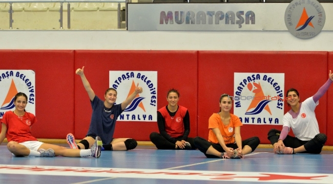 Muratpaşa Belediyespor kadın hentbol takımının hedef galibiyet