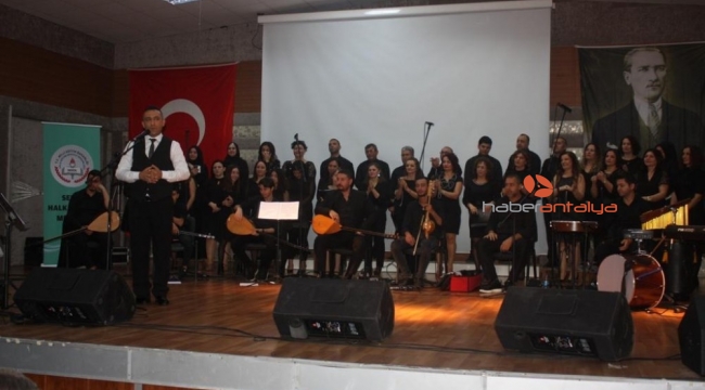 Öğretmenler korosundan meslektaşlarına konser
