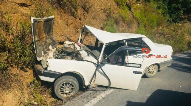 Otomobil kayalıklara çarptı: 1 yaralı