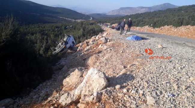 Otomobil şarampole yuvarlandı: 1 ölü, 3 yaralı