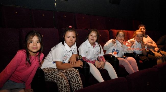 Özel çocukların sinema keyfi